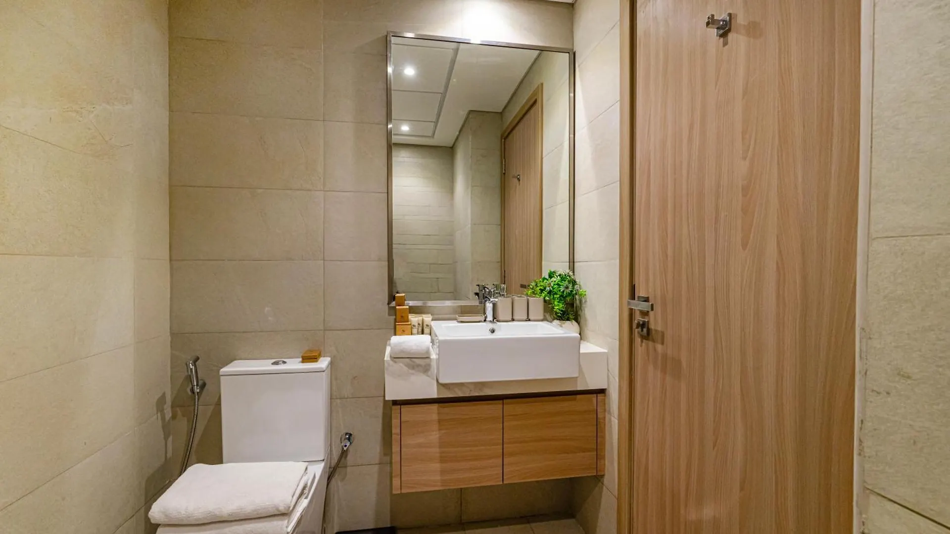 Stylish Bright Studio With Balcony & Cozy Escape Dubaj