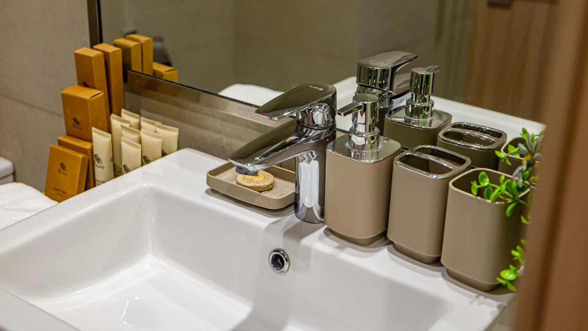 Apartament Stylish Bright Studio With Balcony & Cozy Escape Dubaj